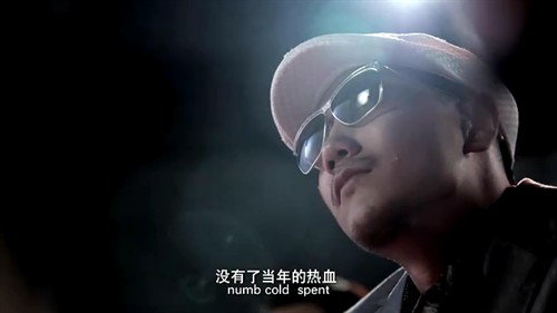 有一首歌里面有一句:青春如同奔腾的江河是什