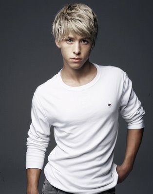 英剧<em>skins</em>(<em>皮囊</em>)里扮演同志角色,金发美男– M