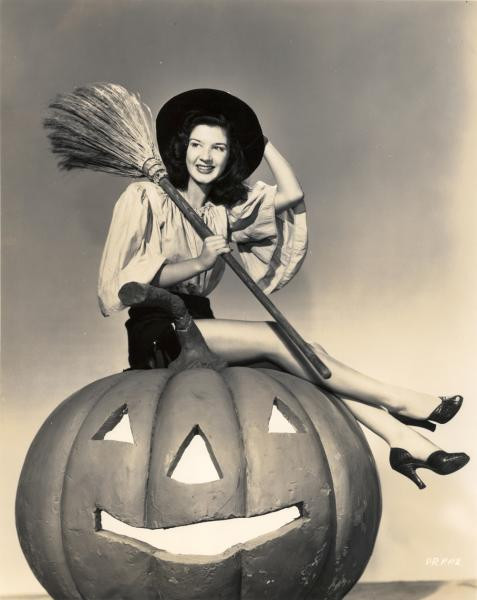 hello halloween!万圣怪谈 好莱坞的<em>美丽女巫</em> 好