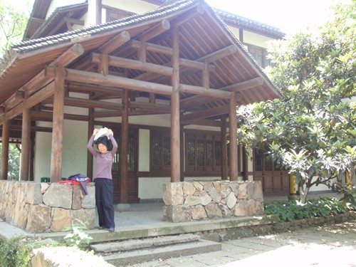 不知名的日式小木屋前