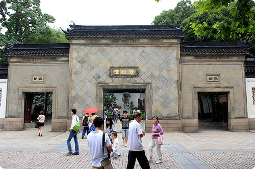 拙政园大门口