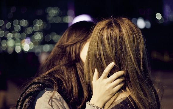 lesbian kiss