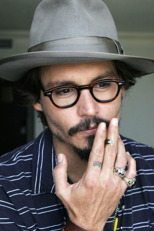 群组 约翰尼·德普 johnny depp 【贴图】我讨厌烟,但我爱这个抽烟的